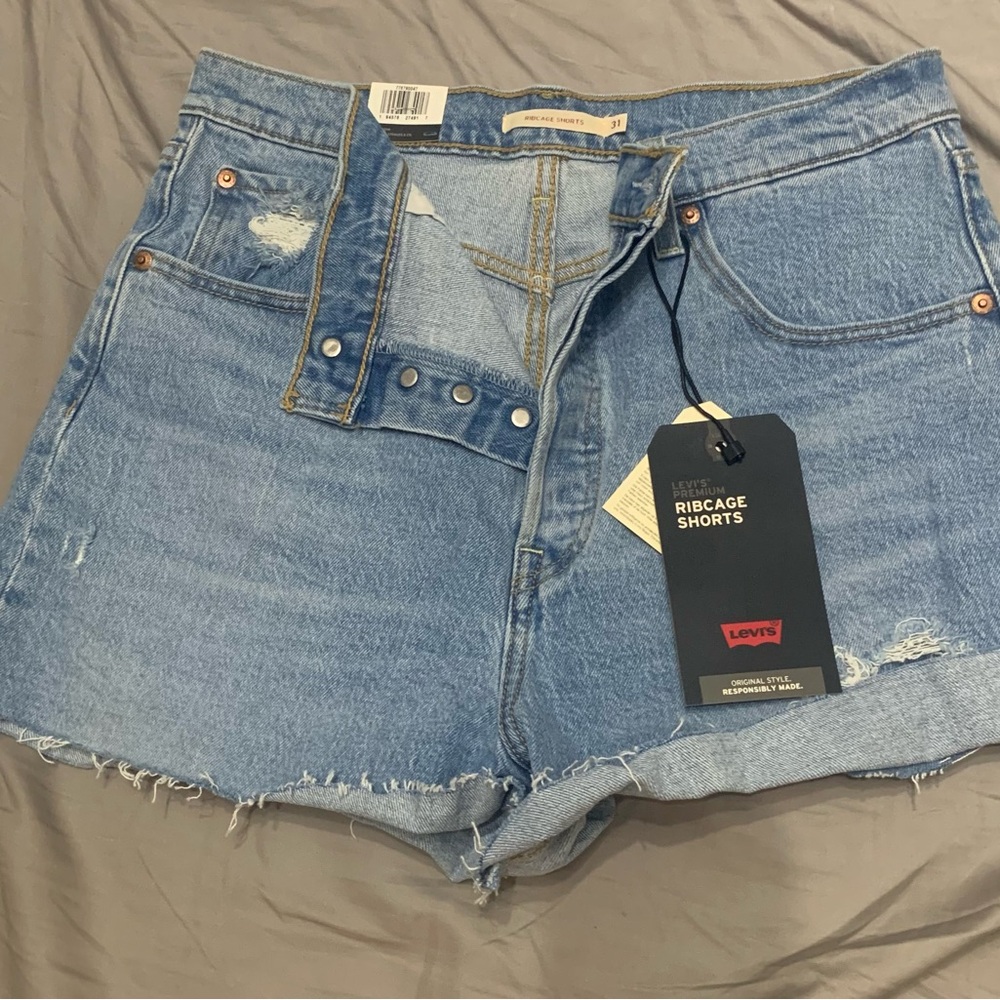 Levis ribcage shorts - high rise - size 31 NWT